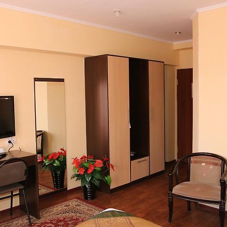 Kausar Hotel Ałma Ata Zewnętrze zdjęcie