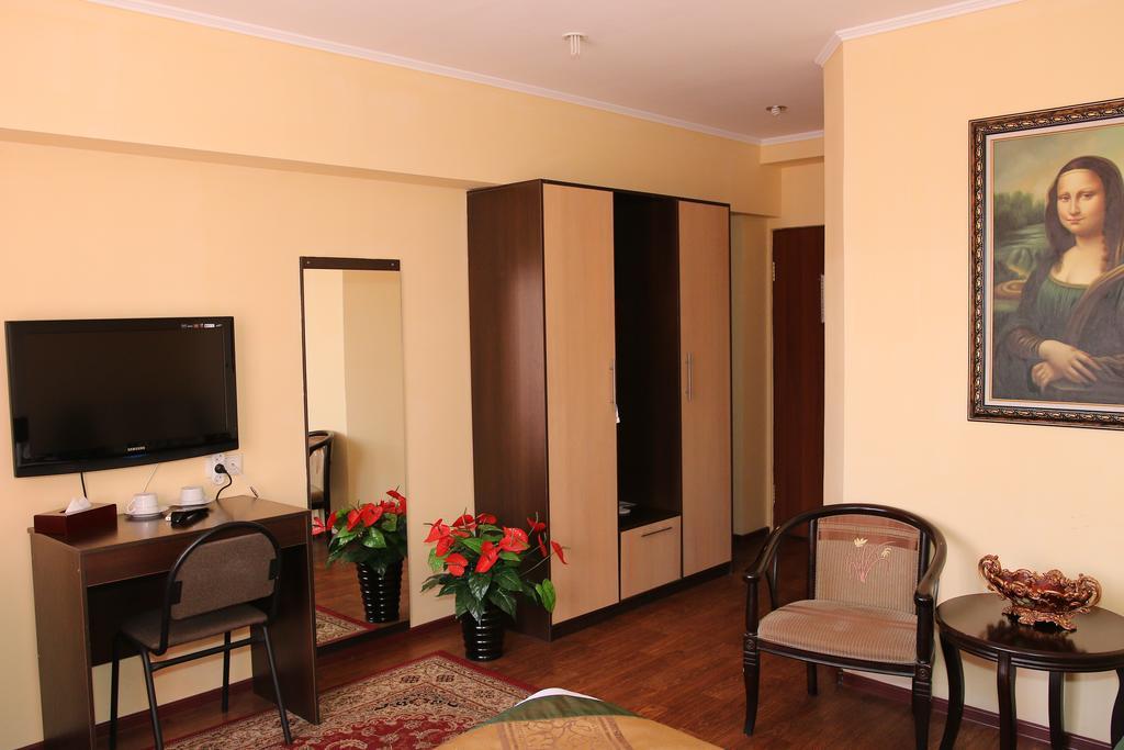 Kausar Hotel Ałma Ata Zewnętrze zdjęcie