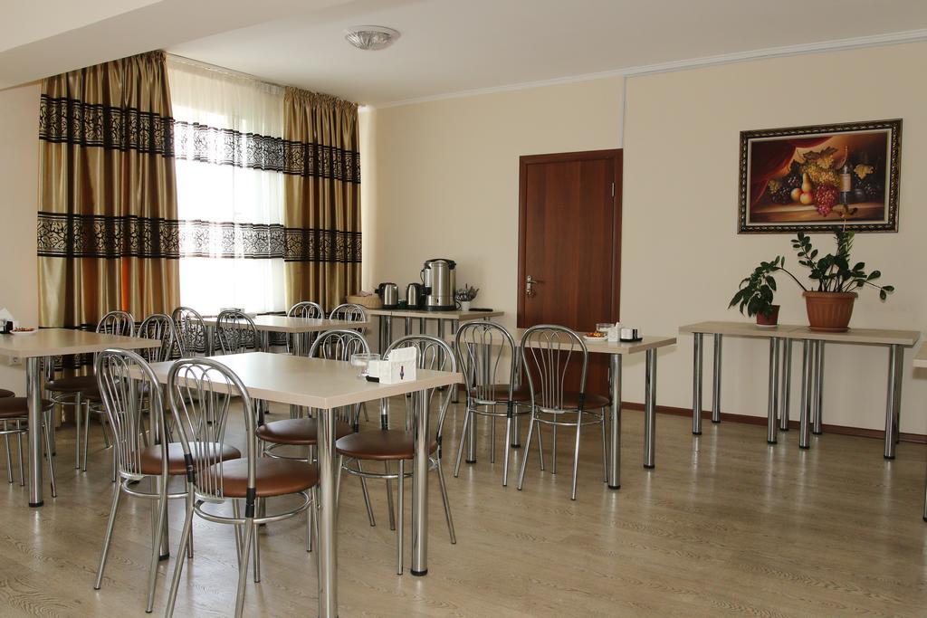 Kausar Hotel Ałma Ata Zewnętrze zdjęcie