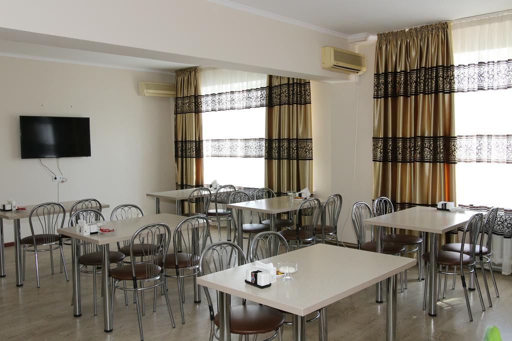 Kausar Hotel Ałma Ata Zewnętrze zdjęcie